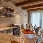 Travi Boutique By Holi סליאמה