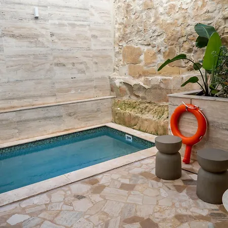 Travi Boutique By Holi * Sliema