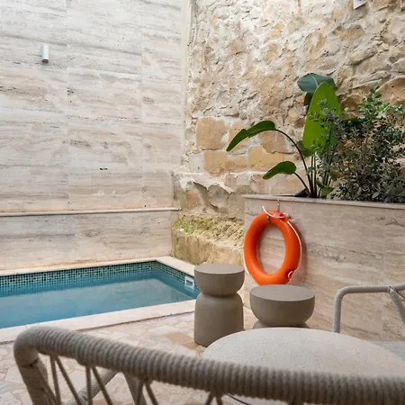 Travi Boutique By Holi *