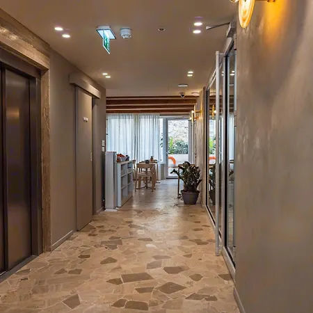 Travi Boutique By Holi