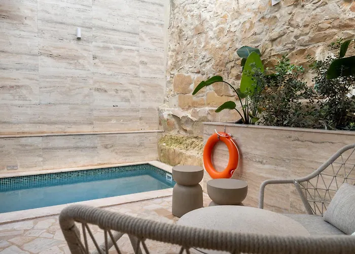 Travi Boutique By Holi *