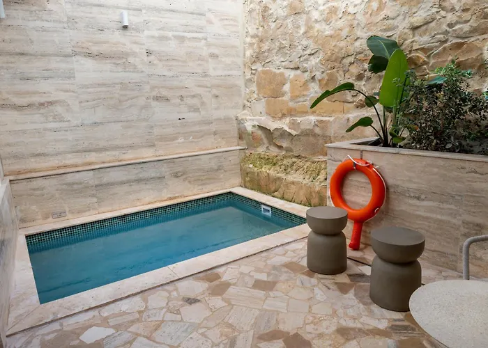 Travi Boutique By Holi * Sliema